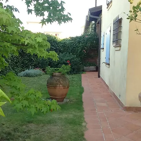 Esther Bed & Breakfast 4*